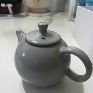 Modern Style Ceramic Teapot – New